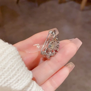 Broche luxueuse en argent à double couche de pétales de nacre avec zircon brillant