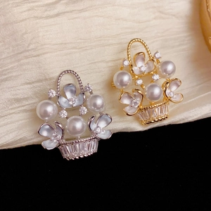 Exquisite Flower Basket Brooch Pin For Women Elegant Copper 14K Gold Plated With Faux Artificial Pearl Rhinestone Enamel Petal Corsage