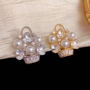 Detail showing gold and silver flower basket brooches with pearls and zircon insets
