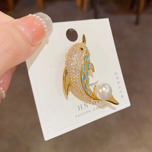 Exquisite dolphin brooch with gold plating, sparkling zircons and a white pearl