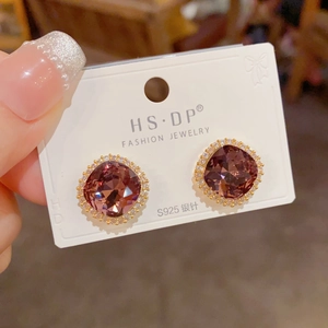 Boucles d'oreilles carrées en cristal violet brillant avec tiges en argent S925