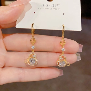 Boucles d'oreilles dorées avec caractère Fu, pendentif hulu en zircon et cristaux