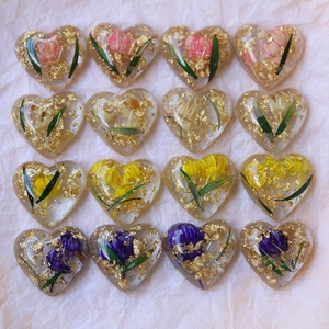 Heart Shaped Resin Charms With Real Dried Flowers And Gold Foil For DIY Earrings Phone Case Craft Pastoral Style Jewelry Findings
