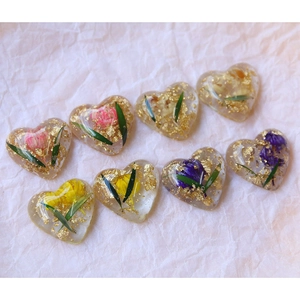Handmade transparent heart resin charms with real dried flowers and gold leaf foil