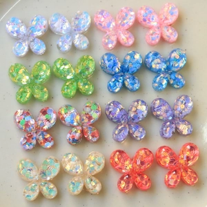 Amuletos de mariposa de resina con lentejuelas láser coloridas para joyas y artesanía
