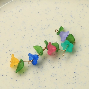 Frosted resin trumpet flower pendants with green leaves for DIY jewelry making