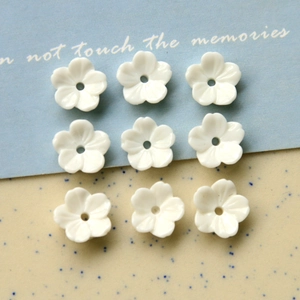 Perles de Fleurs Blanches en Résine Style Japonais Avec Trou Central Accessoires de Bijoux DIY pour Boucles d'Oreilles et Nail Art