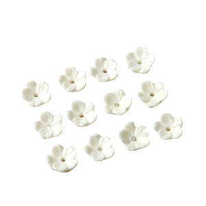 Charm's fleurs en résine style japonais avec trou central pour la création de bijoux DIY
