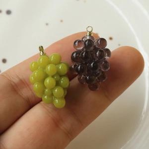 Macro di ciondoli a uva in resina 3D per gioielli fai da te con anelli dorati