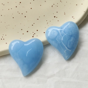 Ciondoli a cuore in resina blu cielo con motivo marmorizzato per orecchini fai-da-te
