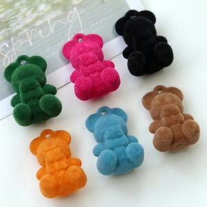Pendentifs ours floqués en six couleurs pour la création de bijoux et accessoires