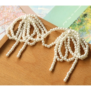 Elegant pearl bowknot hair accessory with vintage beaded design and twin pearls