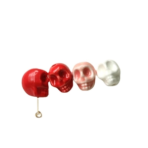 Creative 3D resin skull charms in four colors for DIY jewelry and phone case making