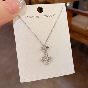 Sparkling zircon four-leaf clover pendant necklace with elegant silver-tone fine chain