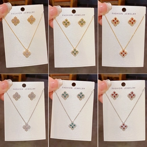 Collier Pendentif Floral Trèfle à Quatre Feuilles en Cuivre Zirconia et Boucles d'Oreilles pour Femmes Accessoires Mode