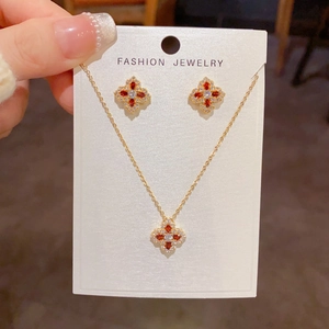 Détails de l'ensemble de bijoux trèfle avec zircon rouge et blanc fini doré