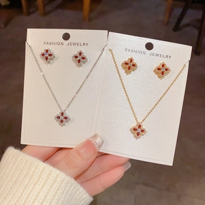 Parure de bijoux trèfle à quatre feuilles en zircon avec collier et boucles d'oreilles
