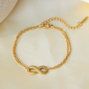Elegante bracciale a doppia catena dorata con simbolo dell'infinito e chiusura regolabile