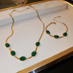 Vintage titanium steel herringbone chain necklace set with five emerald green stones