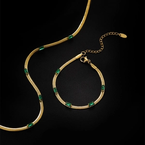 Parure bijoux chaîne serpent plaqué or 18K avec zircon vert émeraude et poinçon 18K