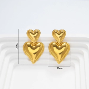 Dimensiones detalladas de los pendientes de corazón en oro 18k con altura 33mm y ancho 20mm