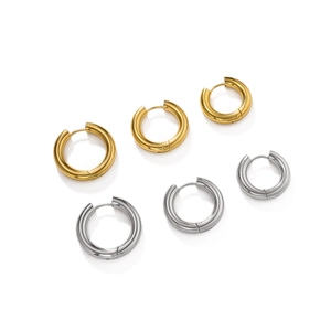 Lot de 6 créoles en acier inoxydable plaqué or 18K, tons or et argent, 4mm sur fond blanc