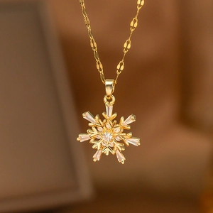 Exquisite 18k gold plated clover necklace with snowflake pendant and zircon inlay