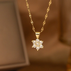 Elegant 18k gold plated four leaf clover necklace with white cat eye petals and crystals