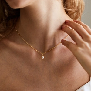 18k gold plated stainless steel chain necklace with minimalist natural pearl pendant