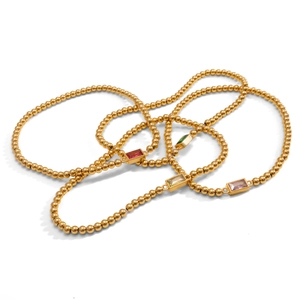 Elegante gouden kralenketting met kleurrijke geboortestenen in een verfijnde smaragd slijpvorm