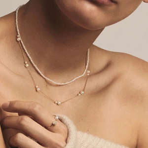 Elegantes 18k vergoldetes doppelreihiges Perlenhalsketten und offenes Perlenring Set