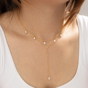 Elegante 18K vergoldete doppelreihige Y-Kette mit Süßwasserperlen und OT-Verschluss-Design
