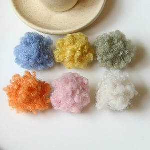 Set di sei pompon di peluche colorati per la creazione di gioielli fai da te e hobby