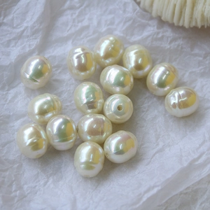 Dettaglio di perle naturali barocche per la creazione di gioielli fai da te e orecchini