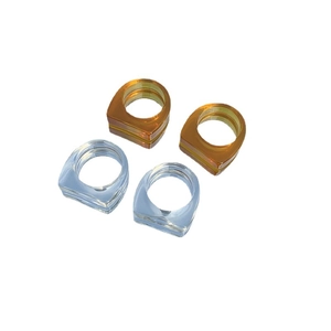 Set de 4 anillos geométricos de acrílico transparente ámbar y azul claro estilo minimal
