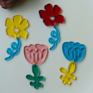 Acryl tulpen en bloemen hangers voor DIY sieraden maken in diverse pastel kleuren