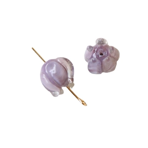 Cuentas de flores de vidrio púrpura con alfileres dorados para joyería artesanal