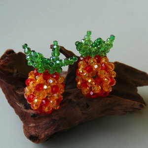 Handgefertigte 3D-Ananas-Anhänger mit bunten Kristallperlen für Schmuckdesign