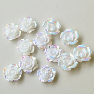 12er Set weiße AB-Resin-Rosen für die DIY-Schmuckherstellung und Haarschmuck