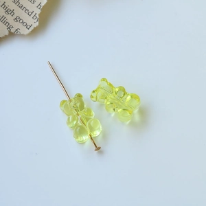 Macro di perline a forma di orsetto in resina gialla con perno dorato per gioielli DIY