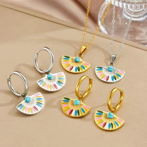 Parure de bijoux dorés et argentés avec pendentifs éventail et perles turquoise