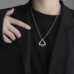 Minimalistische geometrische Quadrat-Halskette für Herren aus poliertem Silberstahl
