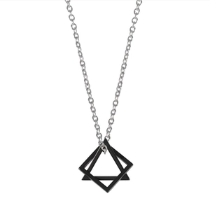 Minimalistische Titanstahlkette mit coolen schwarzen geometrischen Quadratanhängern