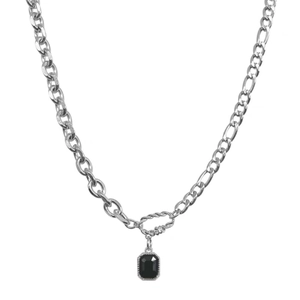 Collana in acciaio al titanio con ciondolo rettangolare in zircone nero e catena d'argento