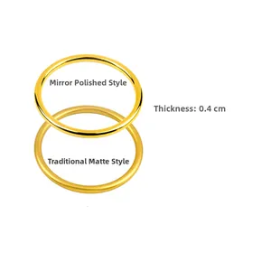 Detaillierter Vergleich von 0,4 cm Goldringen in polierter und antiker matter Optik