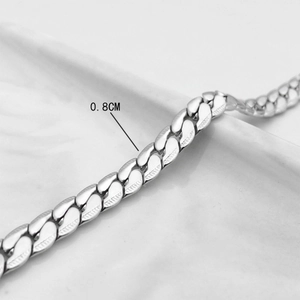 Macro di catena cubana argento da 0,8 cm con dettagli testurizzati sulle maglie