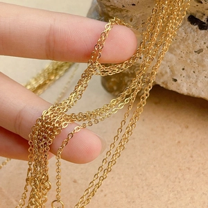 Colliers délicats à chaîne croisée en acier inoxydable plaqué or 18 carats