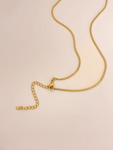 Collana a catena serpente dorata con chiusura a moschettone ed estensione regolabile