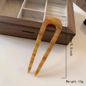 Detailed view of amber tortoise shell U-shape hair pin with size 14cm 5.5 inch display