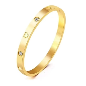 Bracciale rigido in acciaio al titanio dorato con cuori e zirconi con finitura spazzolata